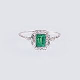 A petite Art-déco Emerald Diamond Ring - image 1