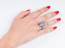 An Art-déco Aqumarine Diamond Ring - image 2