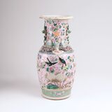 Famille-Rose Vase mit Blumen und Vögeln - Bild 1