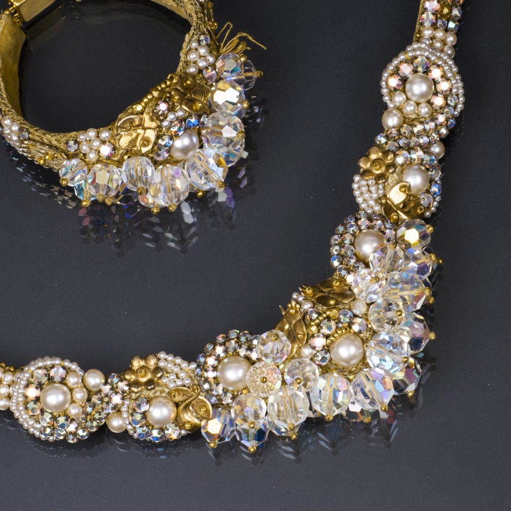 Leni Kuborn-Grothe - A Jewellery set with necklace and bangle bracelet A Jewellery set with necklace and bangle bracelet