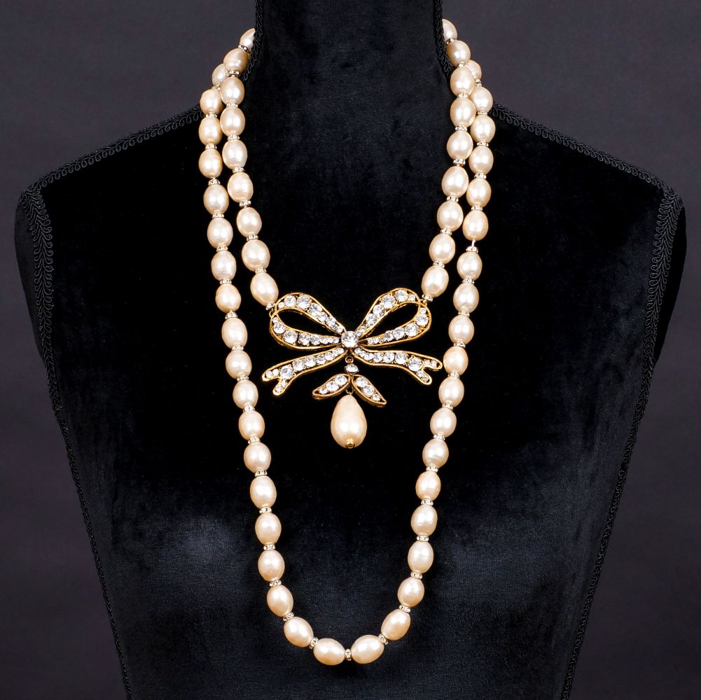 Gossens Faux Pearl Collier mit großer Strass- Schleife