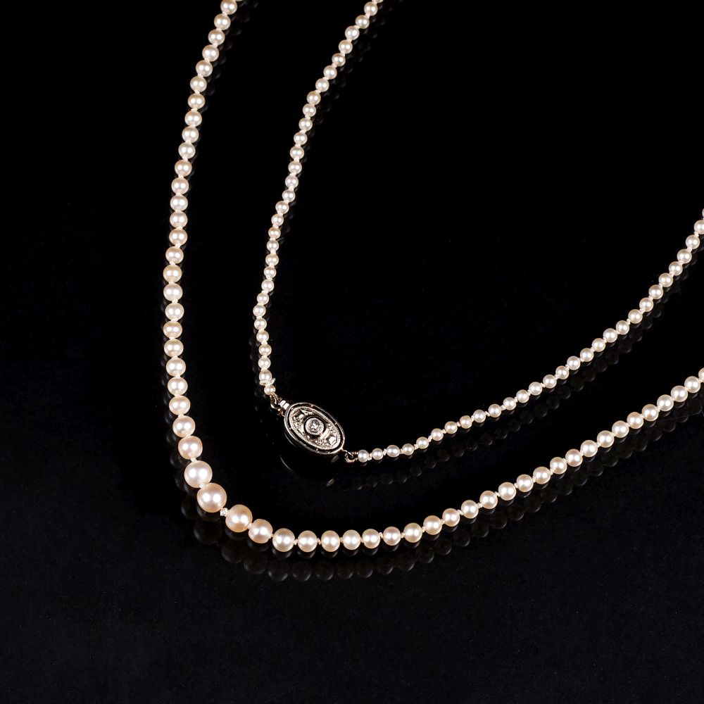 A Natural Pearl Necklace