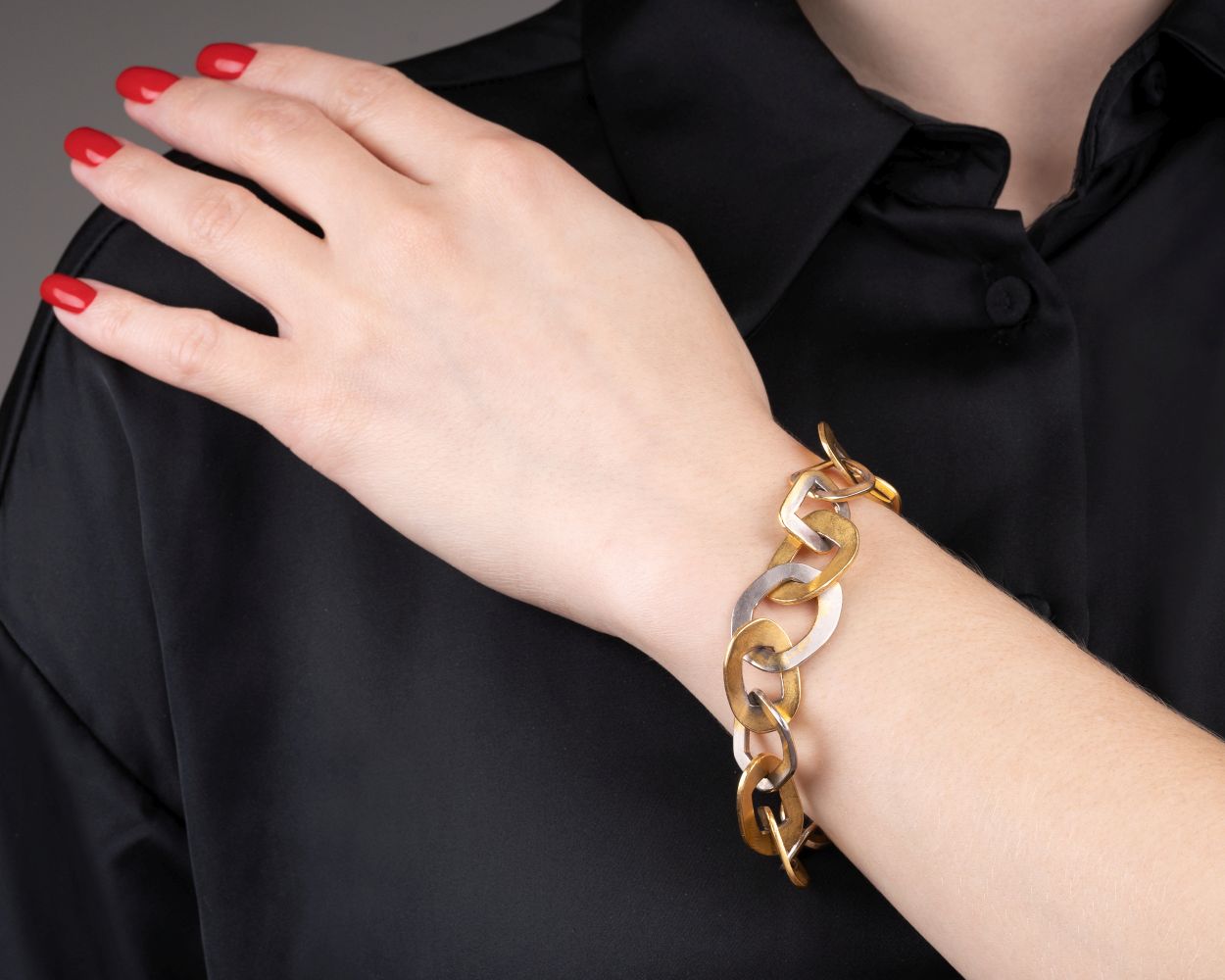 A modern bicolour gold bracelet - image 4
