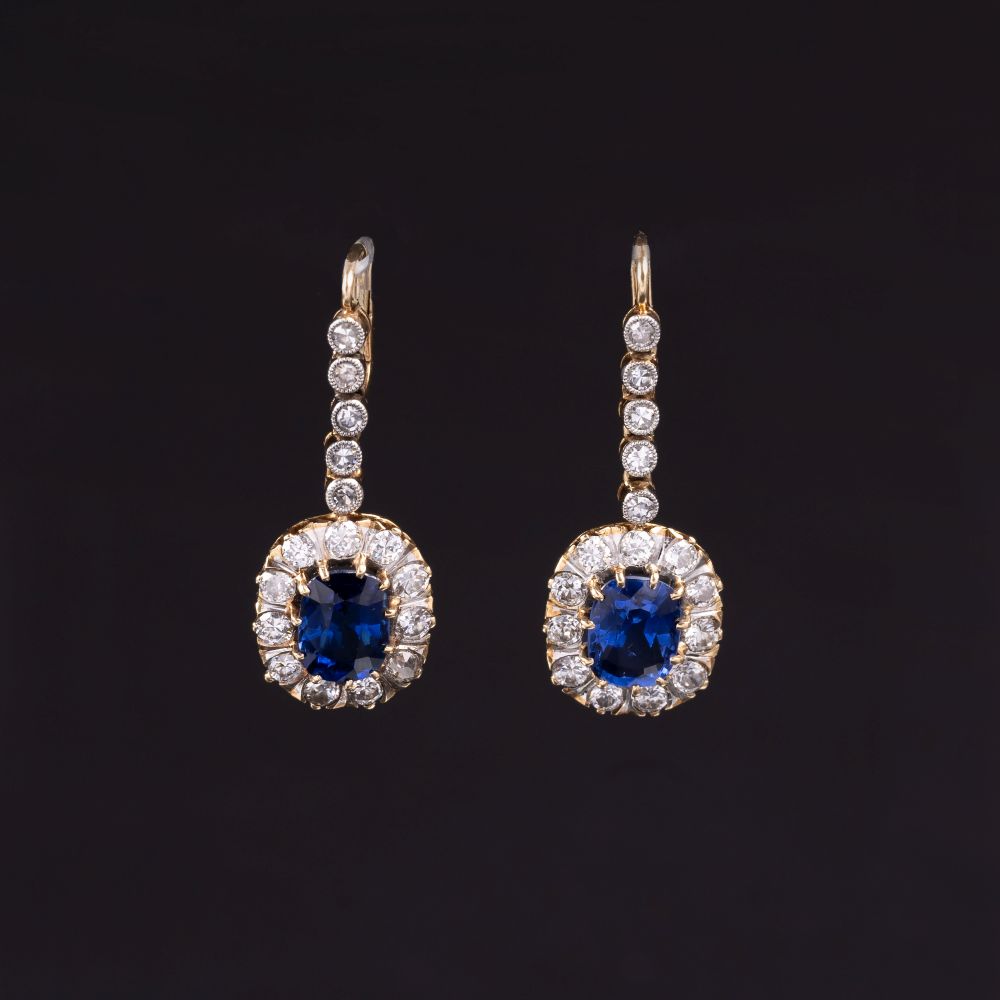 A Pair of Diamond Earpendants A Pair of Diamond Earpendants