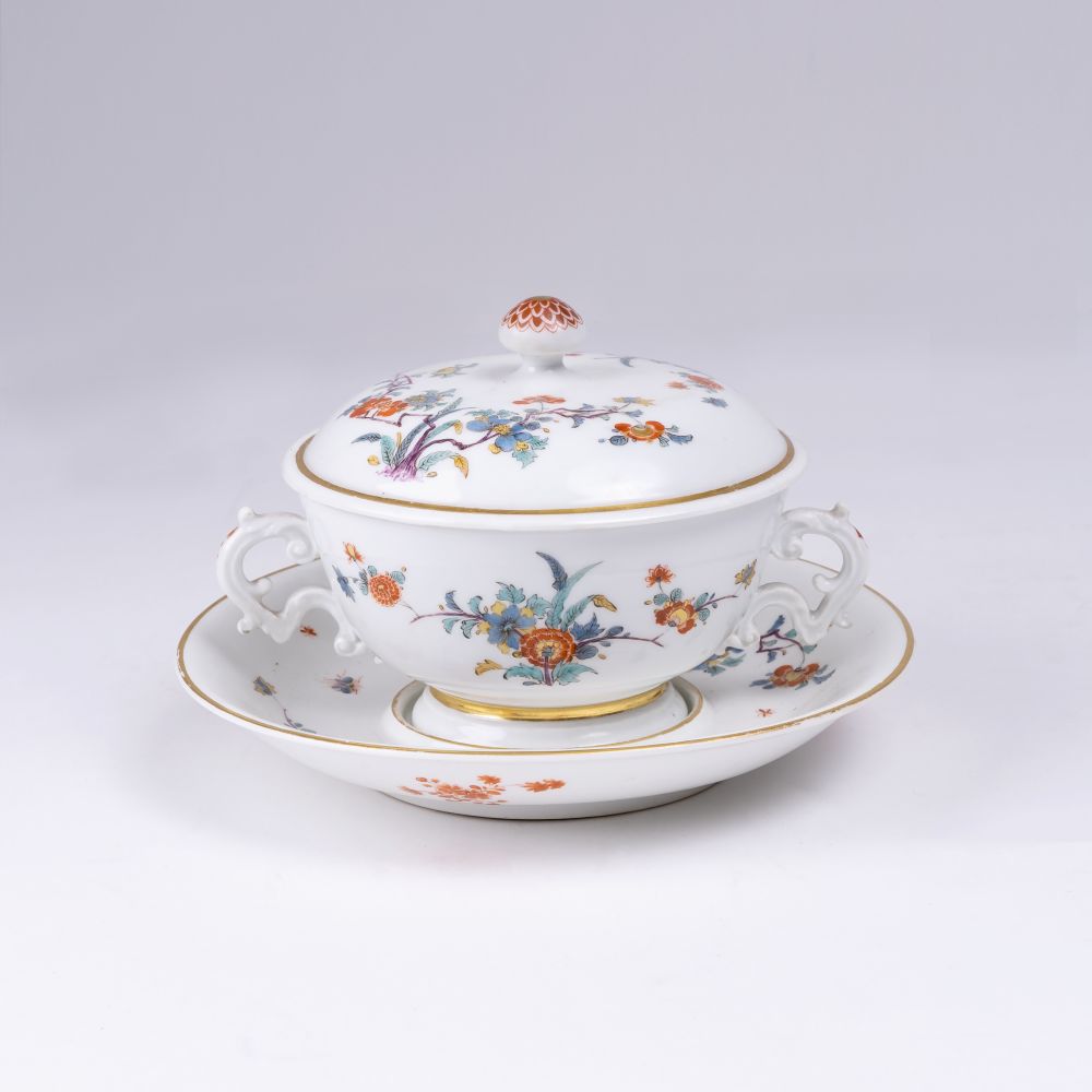 A Small Lidded Tureen with Kakiemon Decor