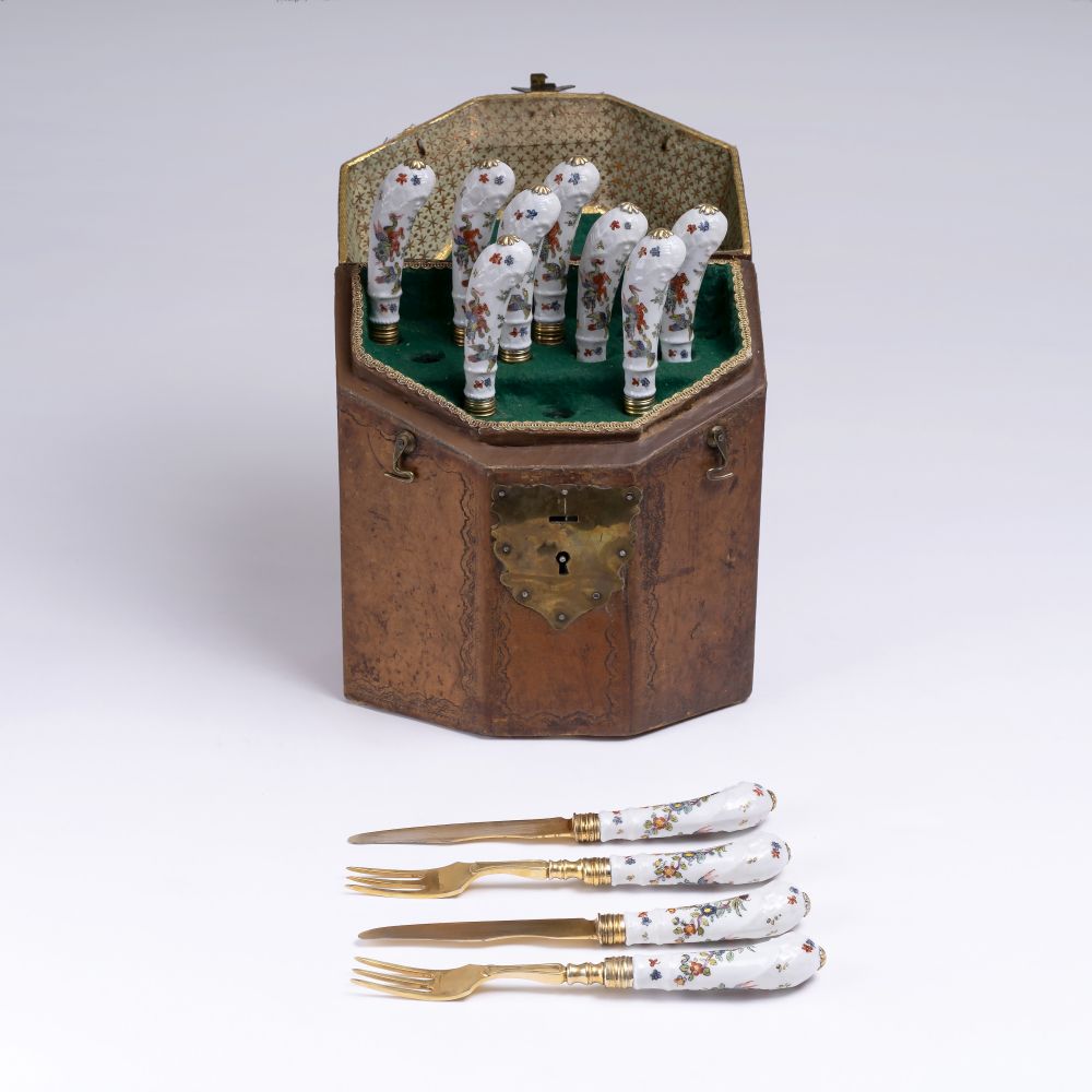 Rare Travel Cutlery in a Box with Ch'il-Lin Decoration Rare Travel Cutlery in a Box with Ch'il-Lin Decoration