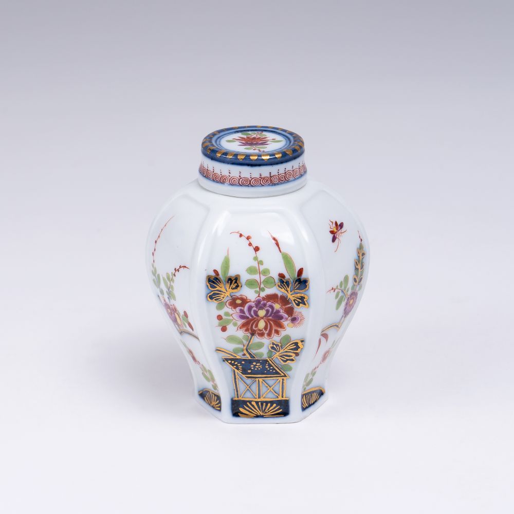 An Early Tea Caddy with Table Pattern An Early Tea Caddy with Table Pattern