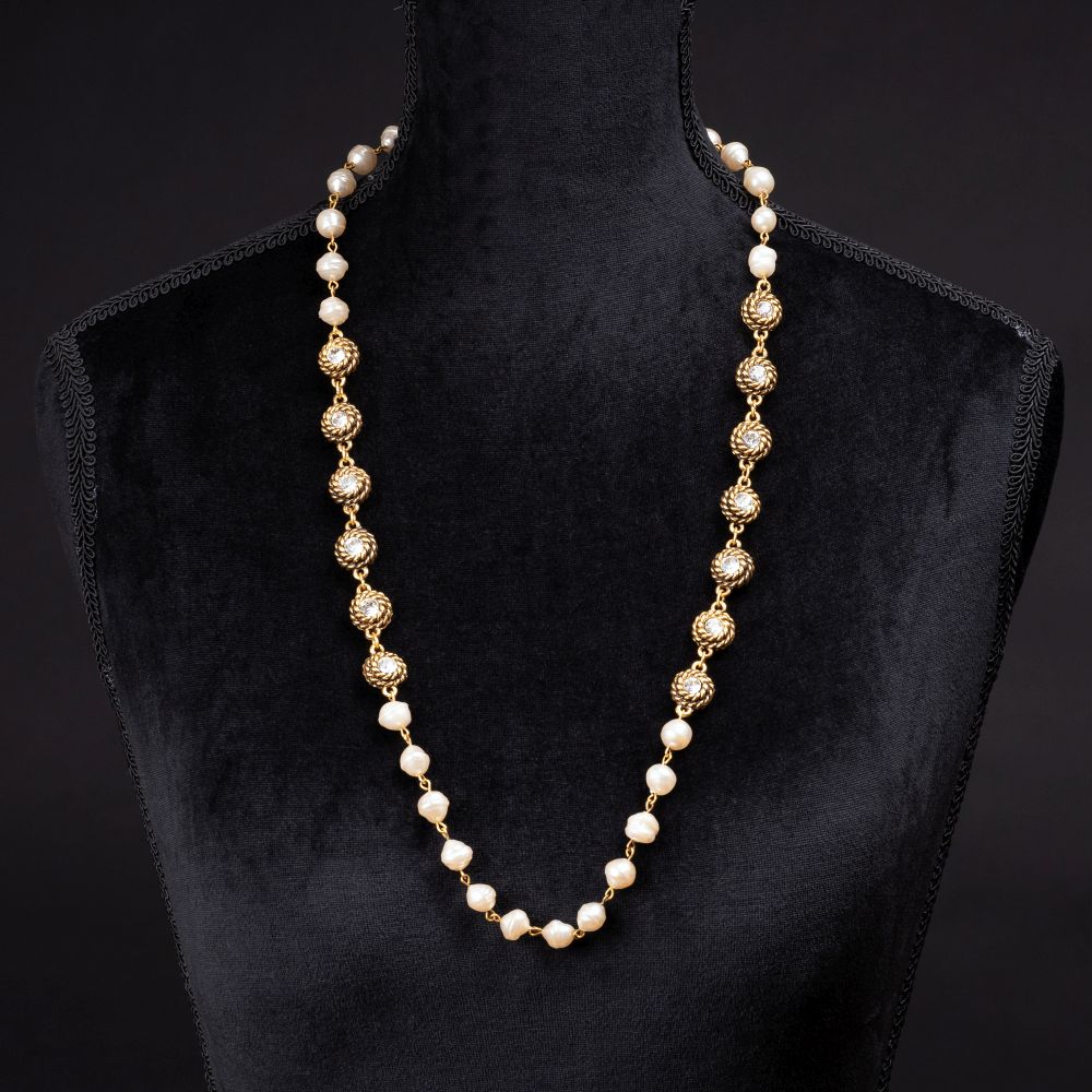 A Faux Pearls Necklace with Crystals