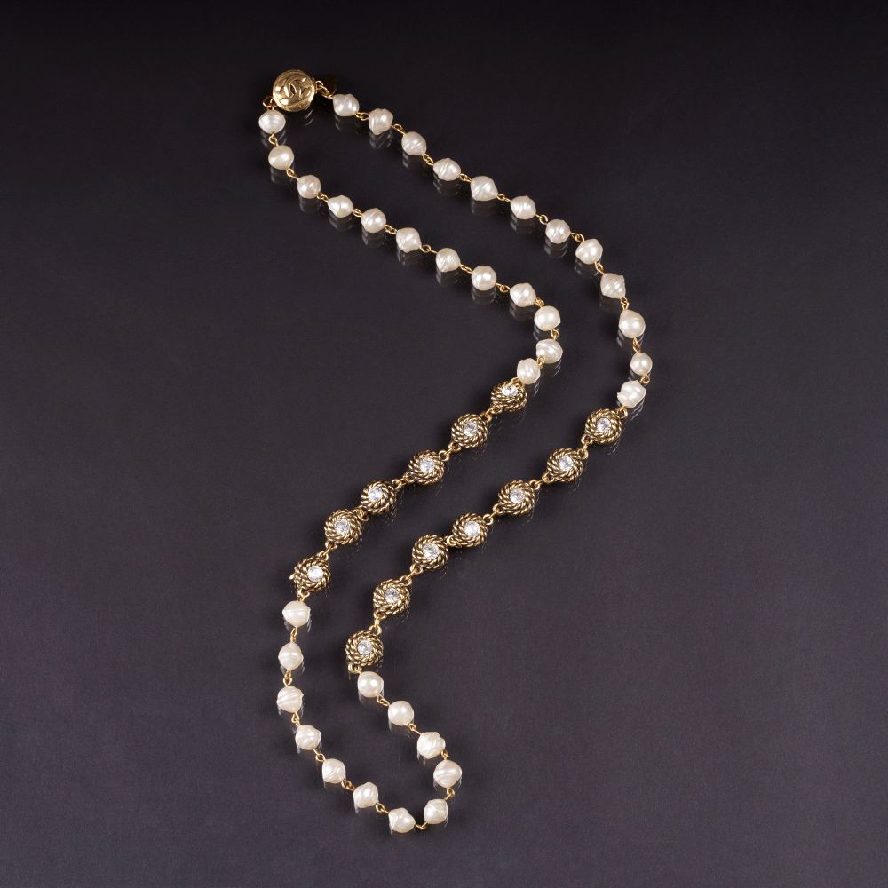 A Faux Pearls Necklace with Crystals - image 3