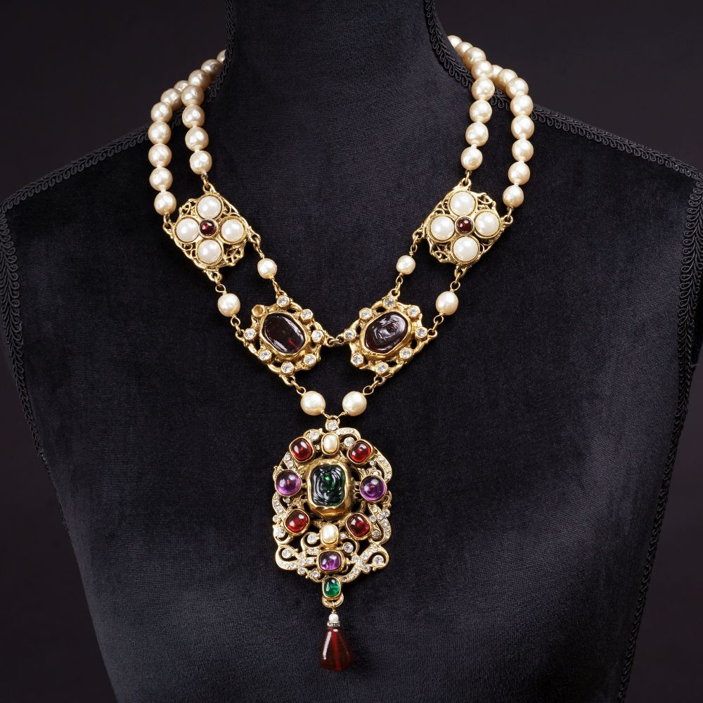 A Gripoix Faux-Pearl Renaissance-Collier