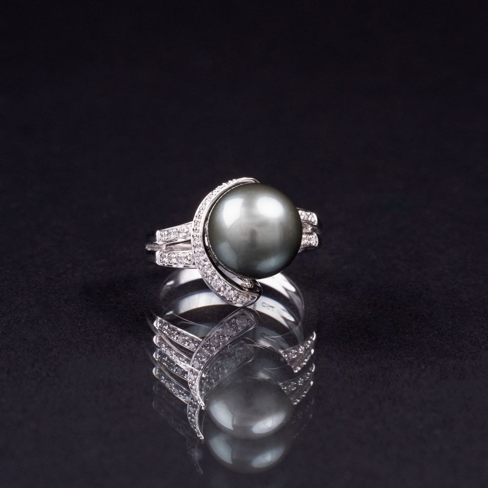 A Tahiti Pearl Diamond Ring A Tahiti Pearl Diamond Ring