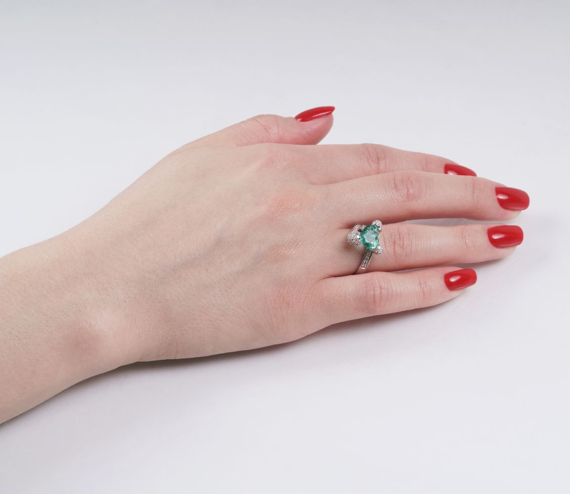 A modern Diamond Ring with Emerald Heart - image 2