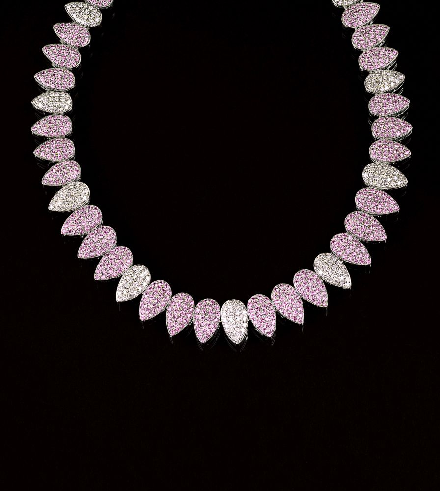 Farbfeines Diamant-Collier mit Pink-Saphiren Farbfeines Diamant-Collier mit Pink-Saphiren