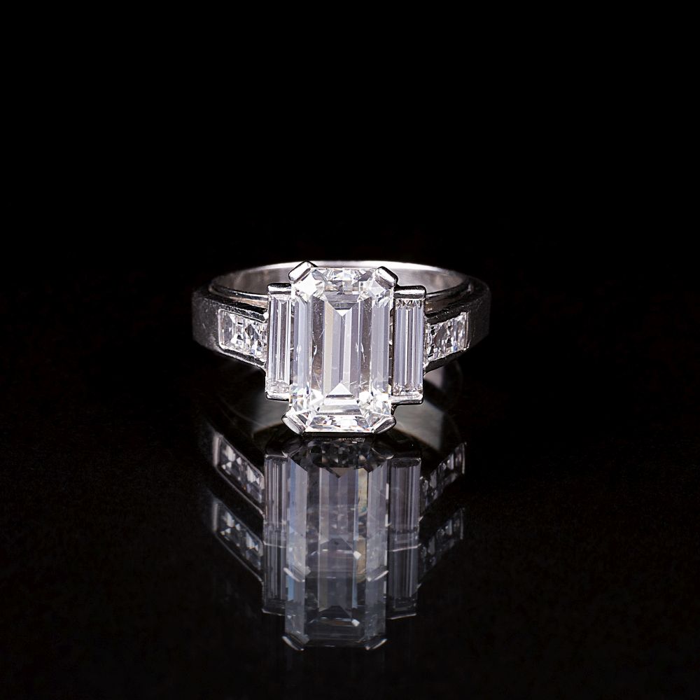 Hochkarätiger Solitär-Diamant-Ring Hochkarätiger Solitär-Diamant-Ring