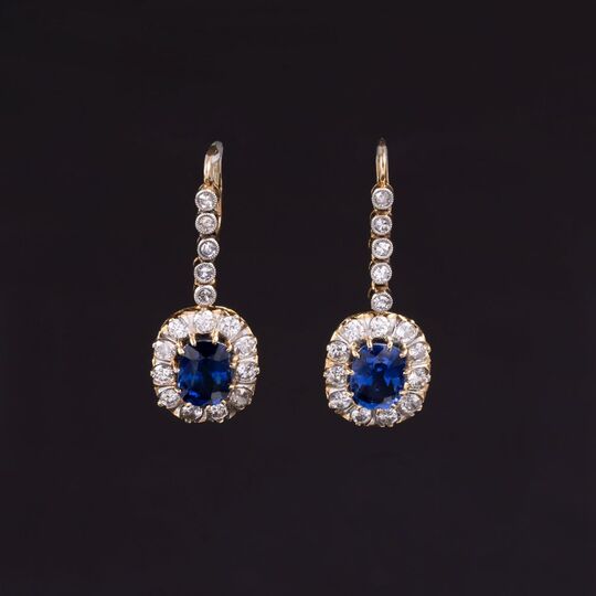 A Pair of Diamond Earpendants