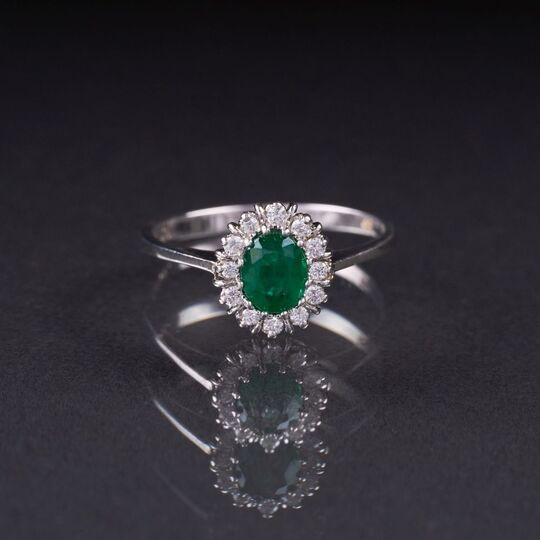 Zierlicher Smaragd-Brillant-Ring