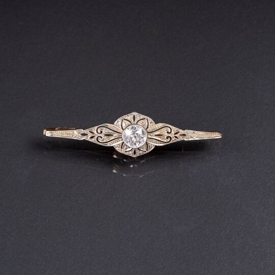 A petite Art-déco Brooch with Solitaire Diamond