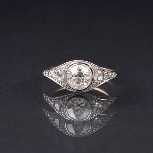 An Art-déco Diamond Ring