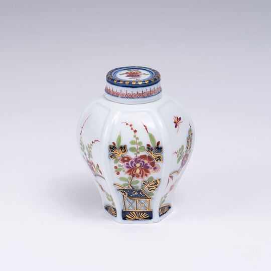 An Early Tea Caddy with Table Pattern