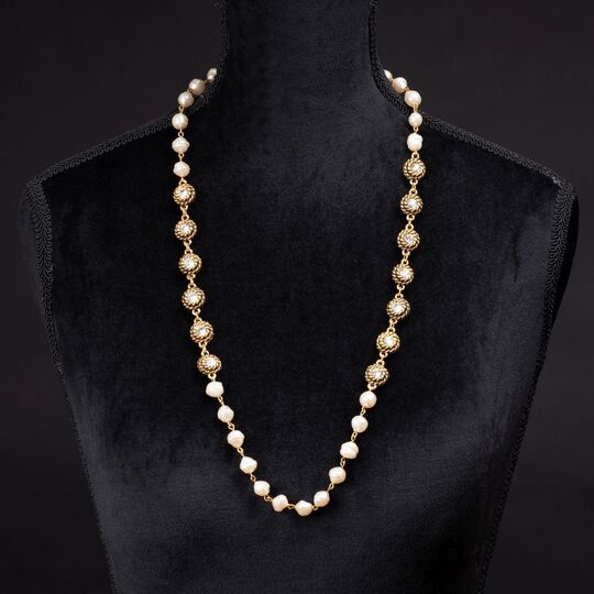 Faux Pearls Kette mit Kristallen