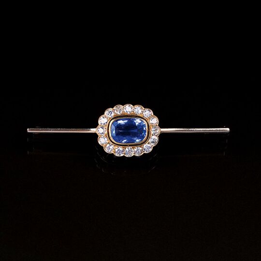 A Diamond Brooch with Natural Sapphire