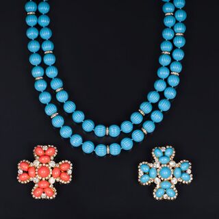 A Jewellery Set with Sautoir and two Brooches