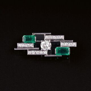 A Brooch with Emerald and Solitaire