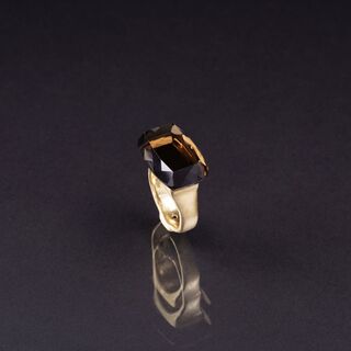 Susanna Dünne - Moderner Rauchquarz-Ring mit Kleinstdiamant Moderner Rauchquarz-Ring mit Kleinstdiamant