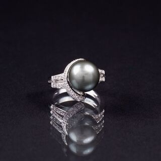 A Tahiti Pearl Diamond Ring
