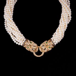 An extraordinary Pearl Necklace with Diamond Clasp 'Lions'