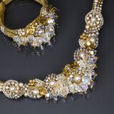 A Jewellery set with necklace and bangle bracelet