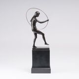 Female hoop player - image 3