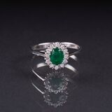 Zierlicher Smaragd-Brillant-Ring