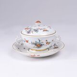 A Small Lidded Tureen with Kakiemon Decor - image 1