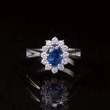 A petite Sapphire Diamond Ring