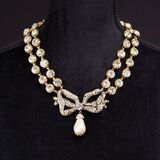 Zweireihiges Collier mit Strass-Schleife und Faux Pearl - Bild 1