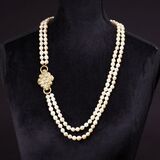 A Faux Pearls Necklace with Crystal-Leaf - image 1
