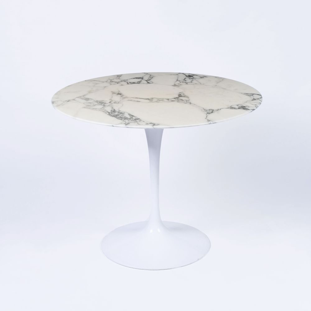 Eero Saarinen - A Dinning Table 'Tulip' A Dinning Table 'Tulip'