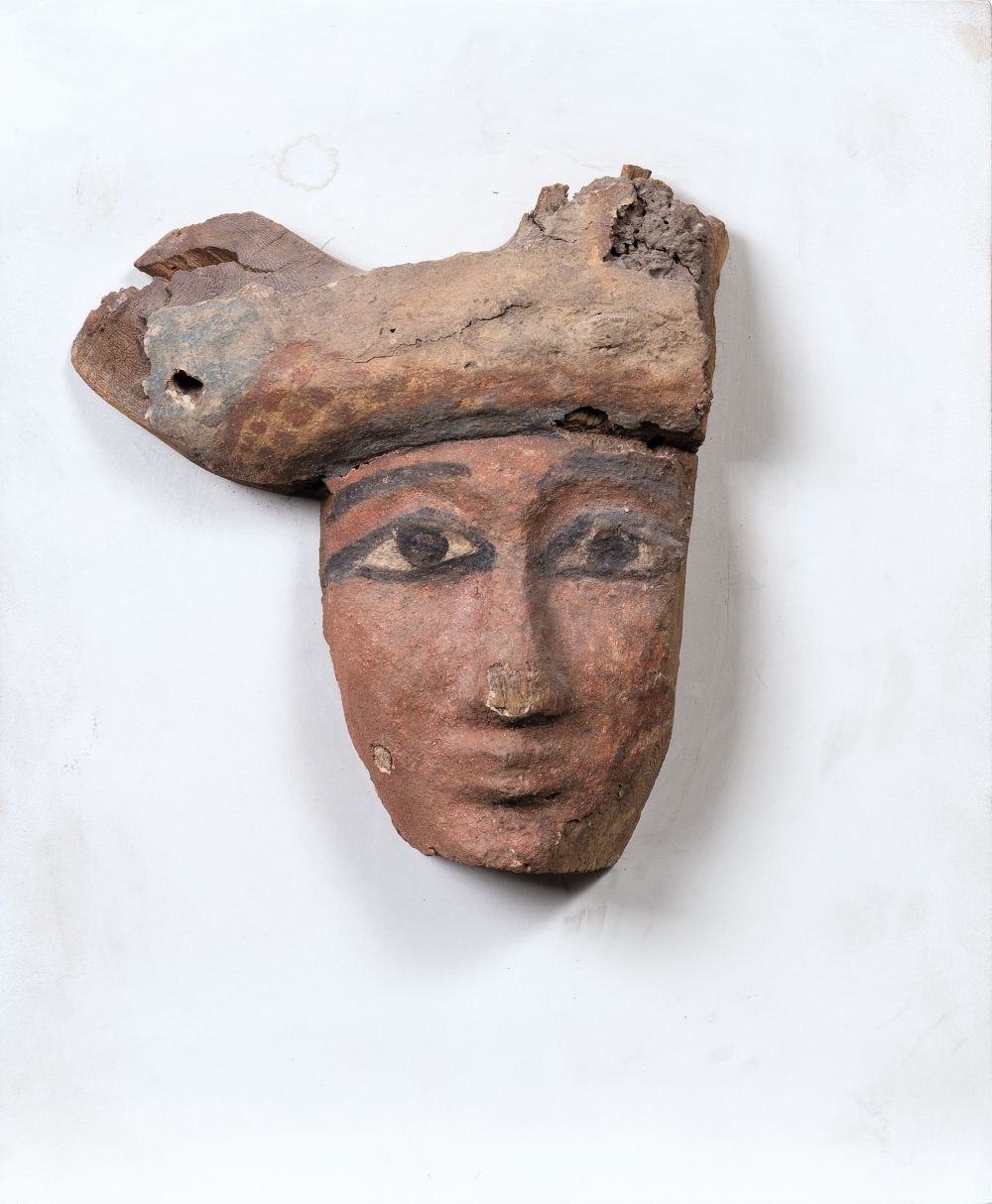 Fragment einer ägyptischen Sarkophag-Maske