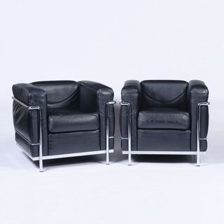 A Pair of lounge Chairs 'LC2'