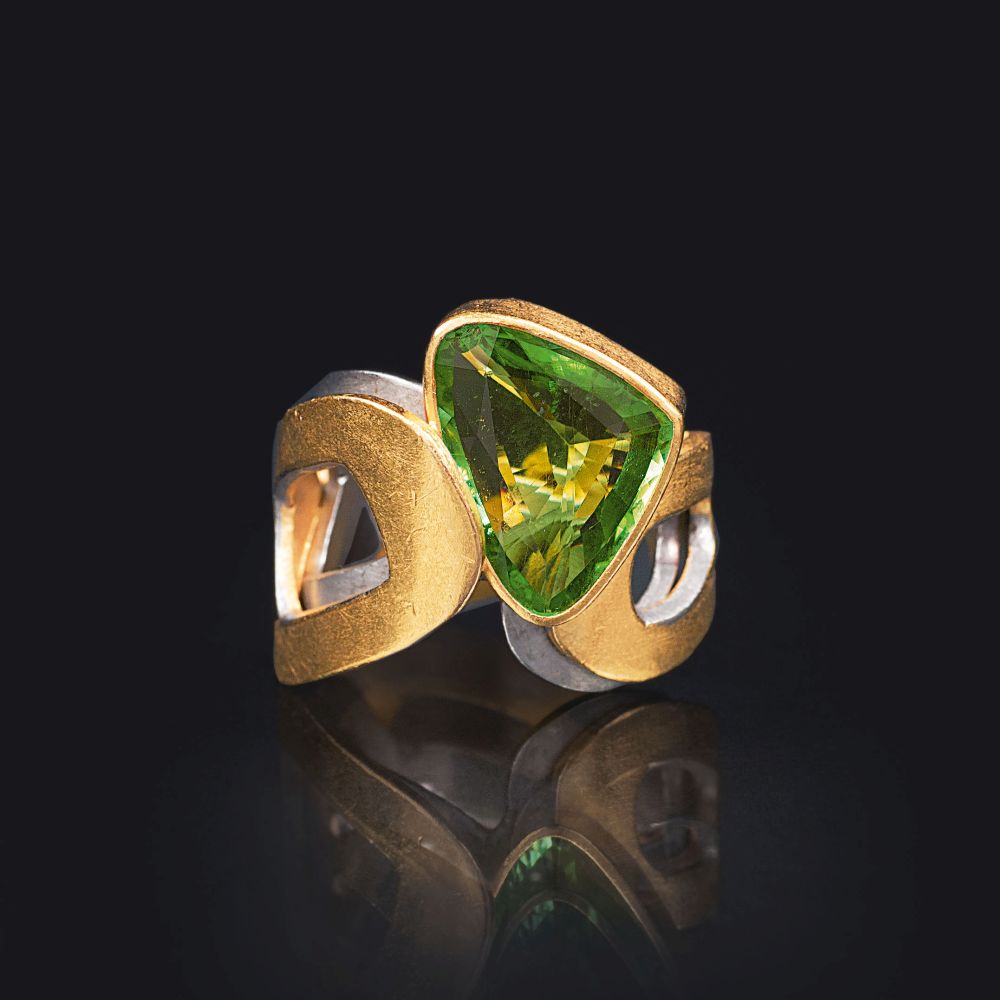 A modern bicolour Ring with Tourmaline