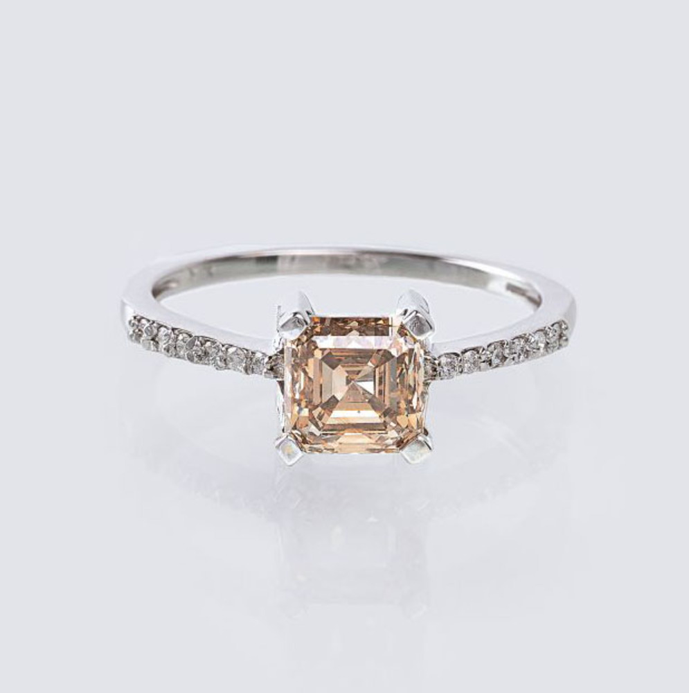 Fancy-Diamant-Ring