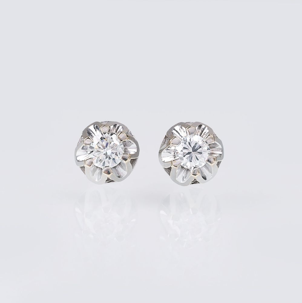 A Pair of Diamond Solitaire Earstuds A Pair of Diamond Solitaire Earstuds