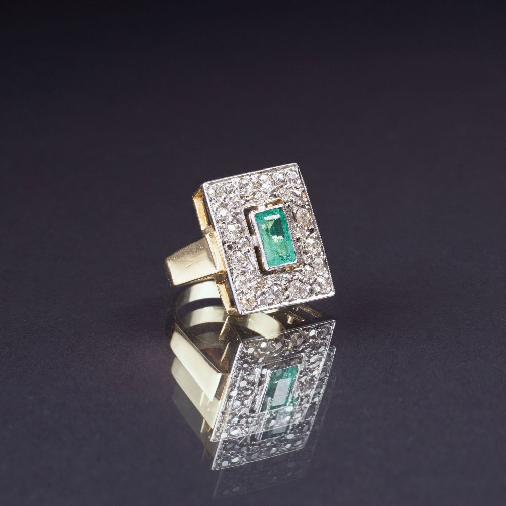 An Art-déco Emerald Ring with Old Cut Diamonds - image 2