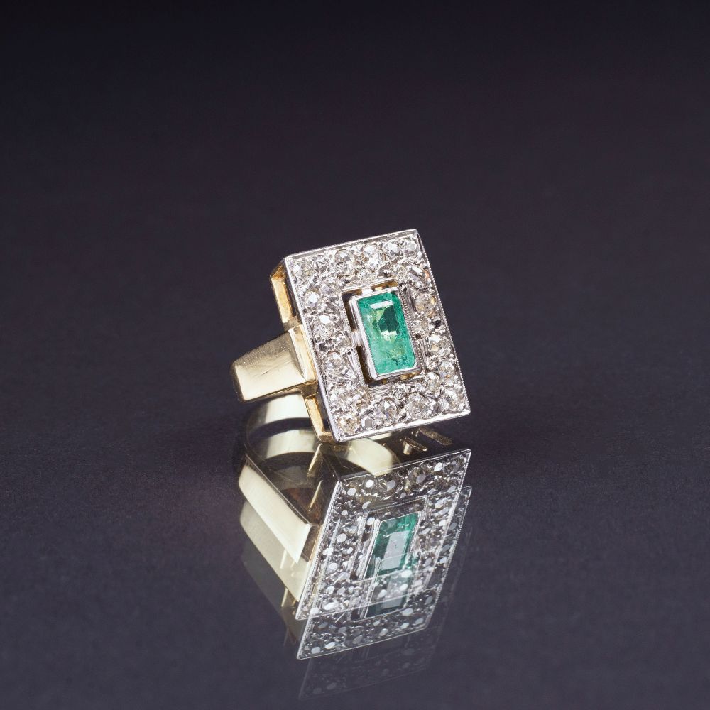 An Art-déco Emerald Ring with Old Cut Diamonds - image 2