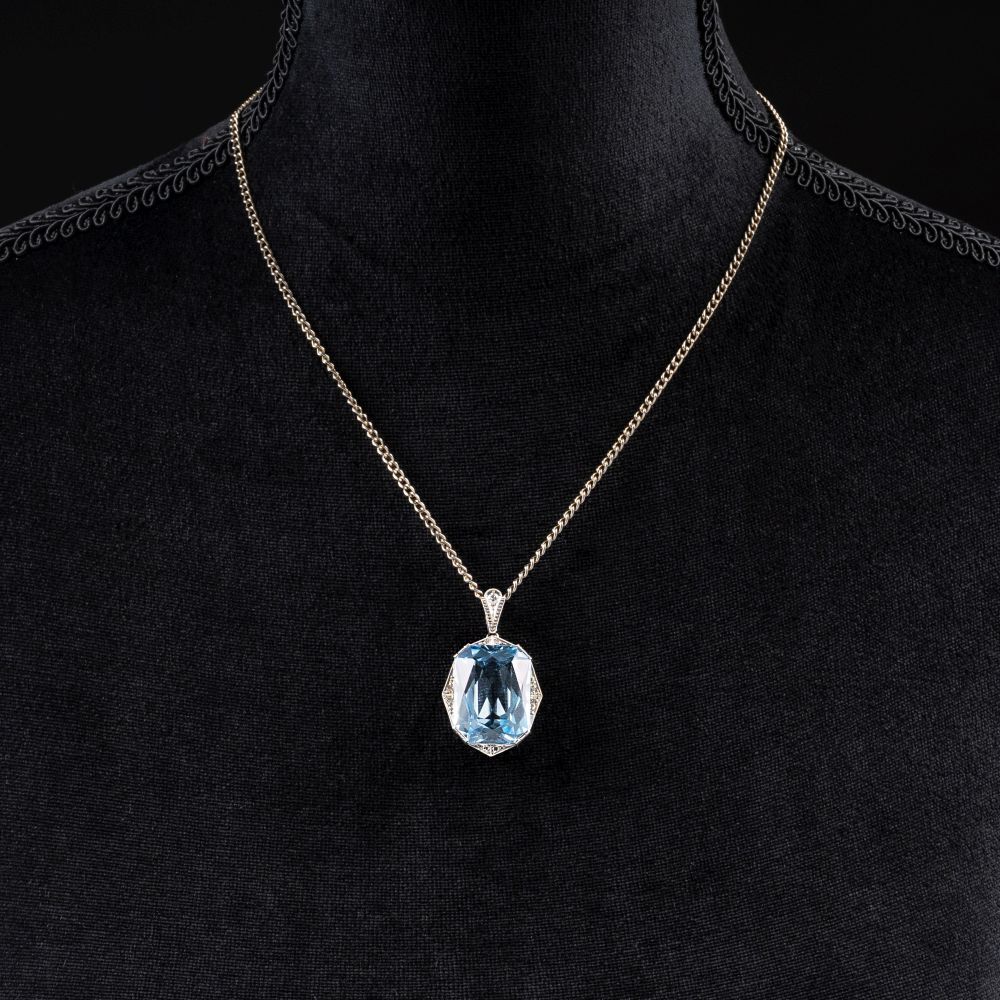 An Art-déco Aquamarine Pendant - image 3