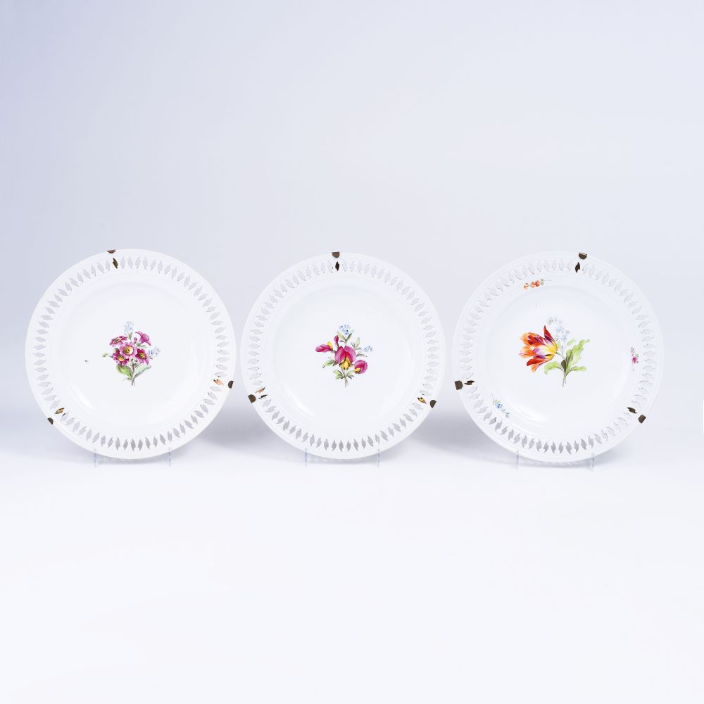 A Set of 12 Plates with Flower Painting