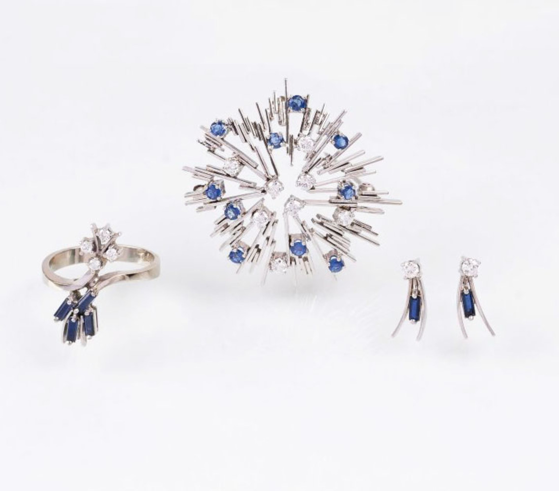 A Sapphire Diamond Jewellery Set: Brooch, Earstuds and Ring A Sapphire Diamond Jewellery Set: Brooch, Earstuds and Ring