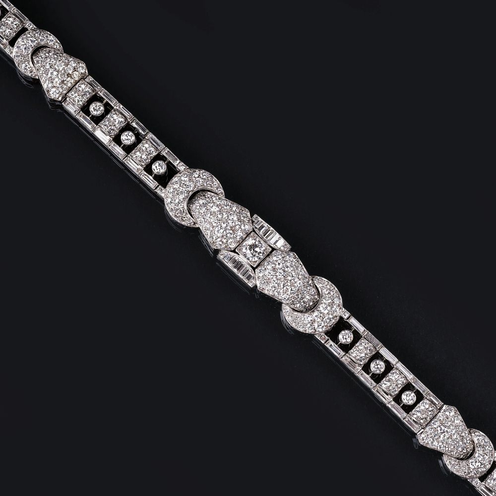 A higcarat Art-déco Diamond Bracelet