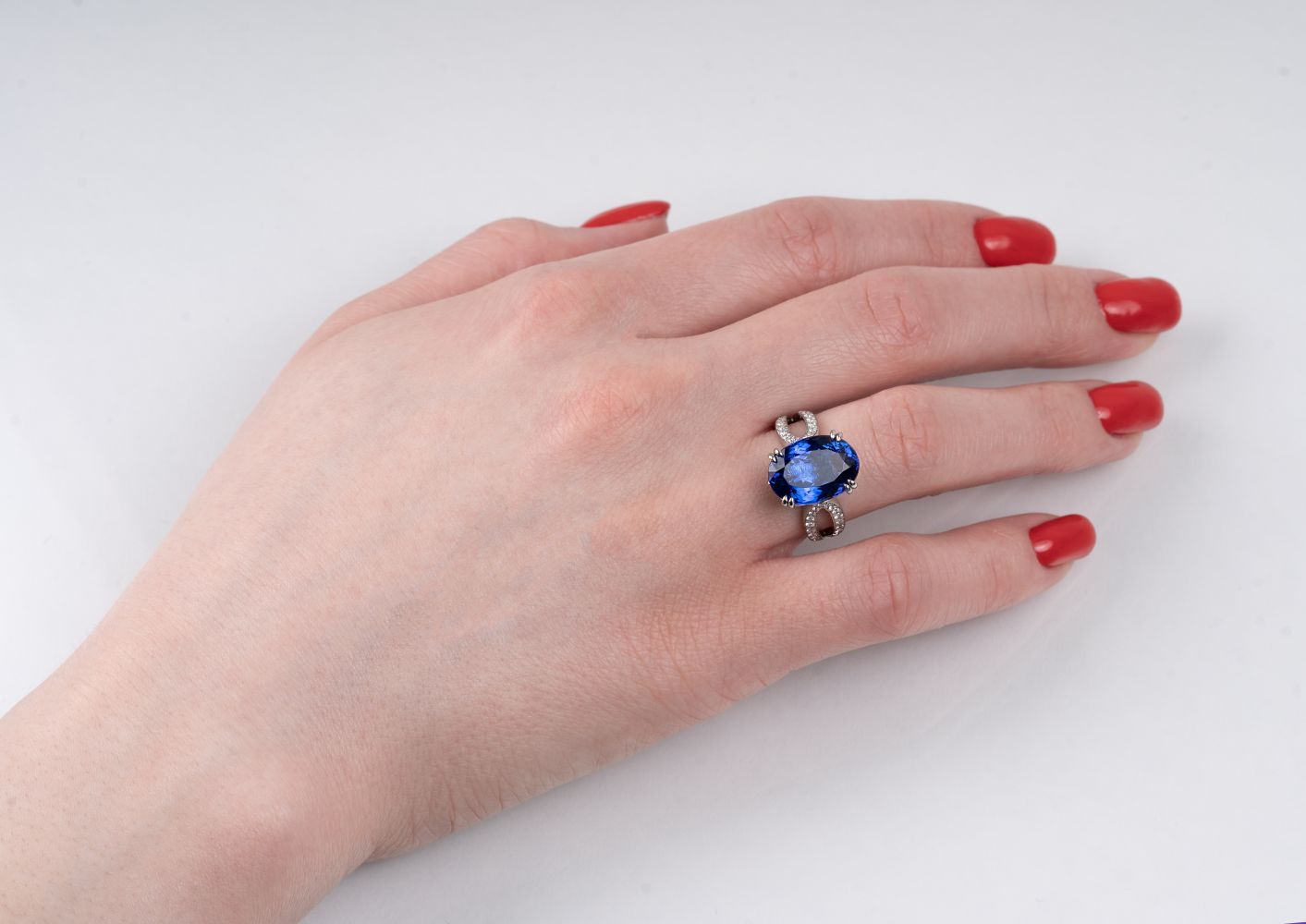 A Tanzanite Diamond Ring - image 2